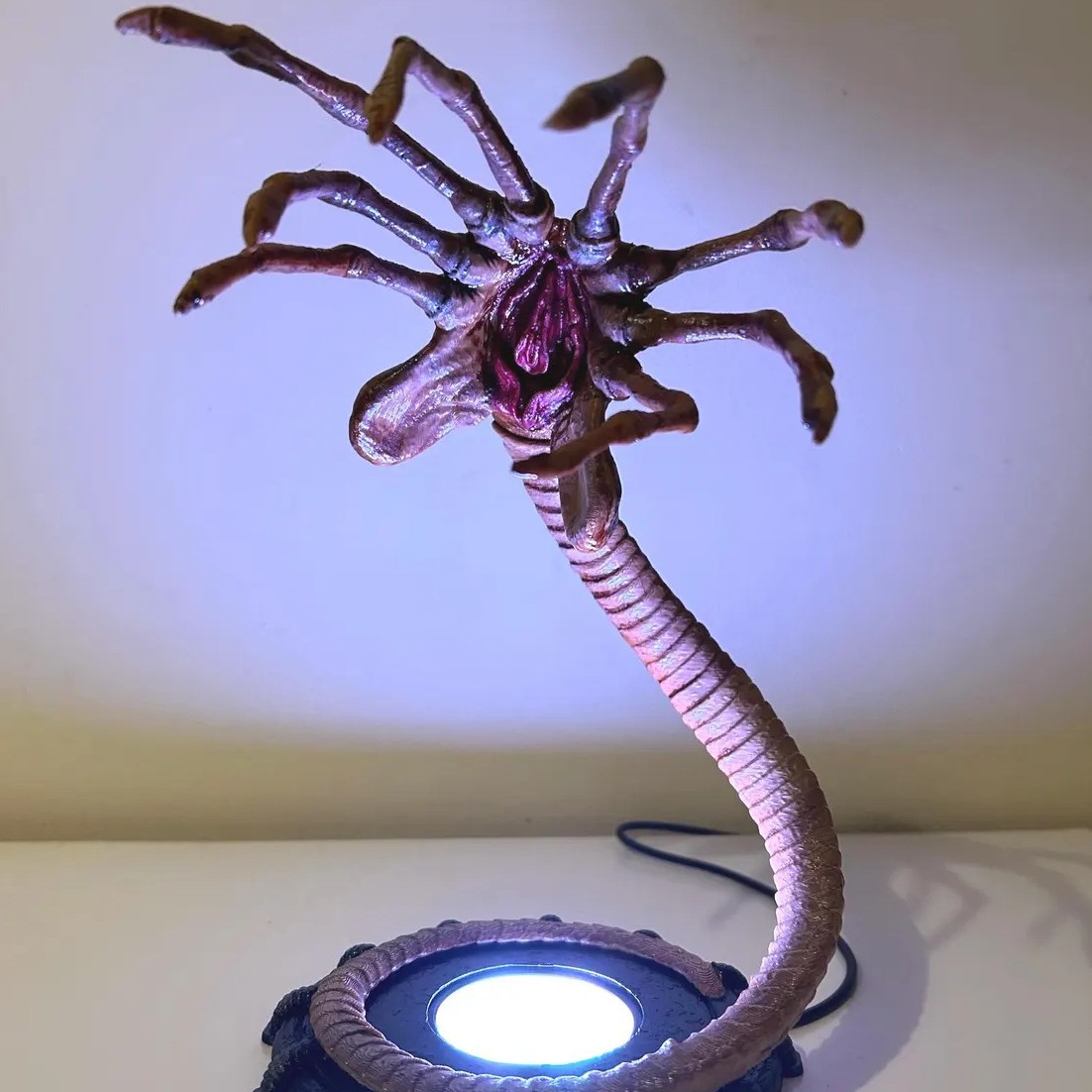 Lampe Alien Facehugger, veille - Lighting Decoration Ideas avis et prix
