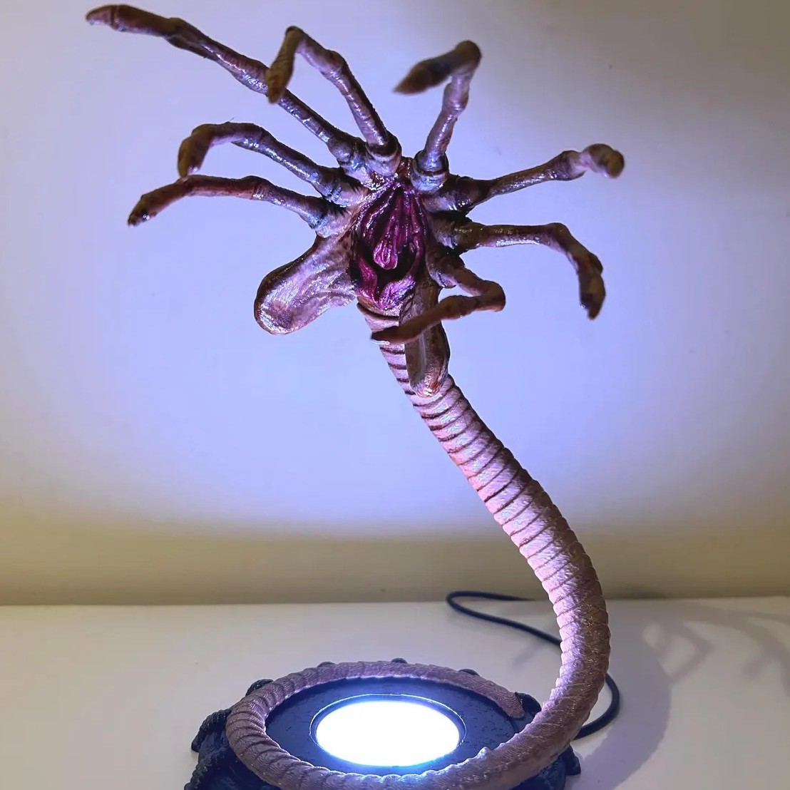 Lampe Alien Facehugger, veille - Lighting Decoration Ideas avis et prix
