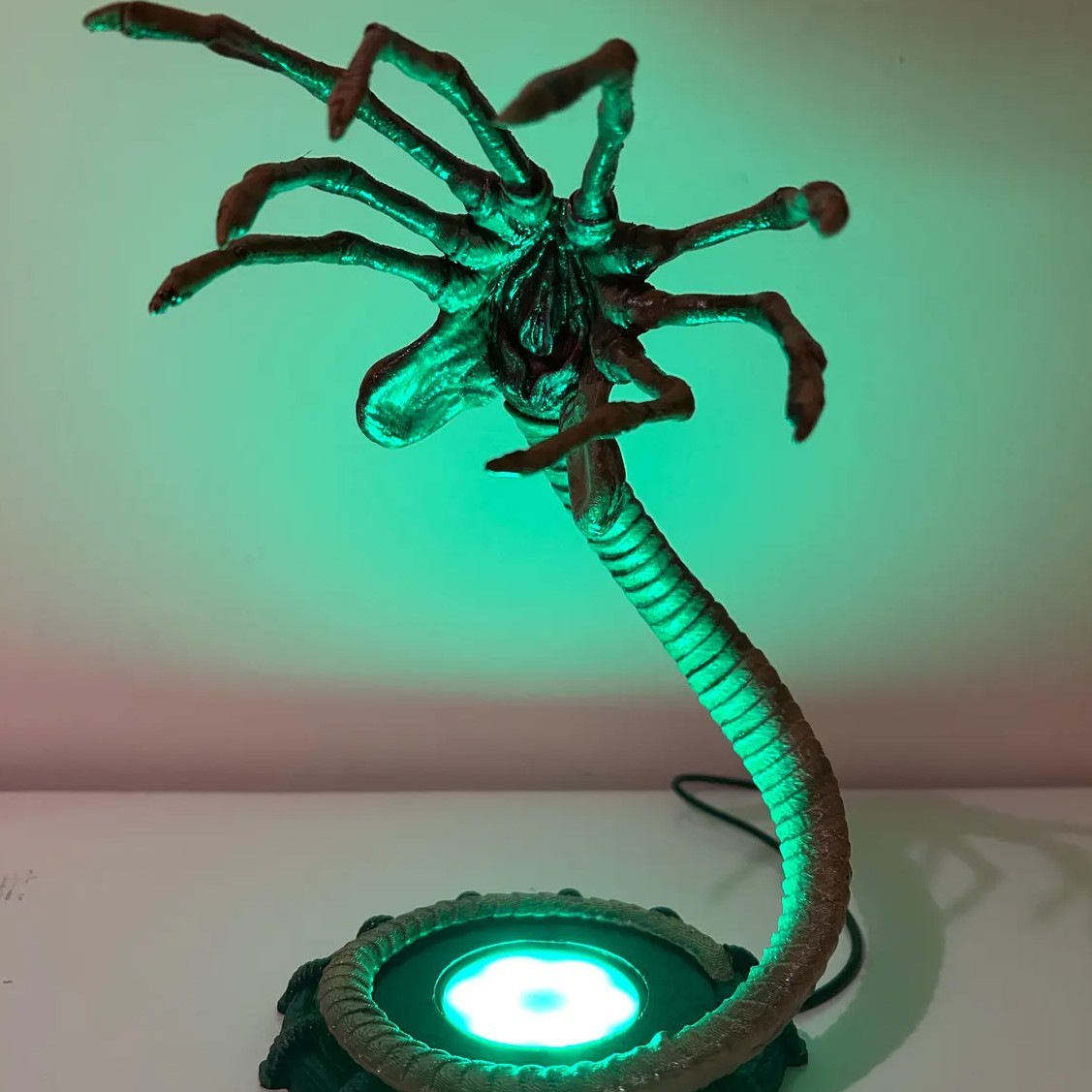 Lampe Alien Facehugger, veille - Lighting Decoration Ideas avis et prix