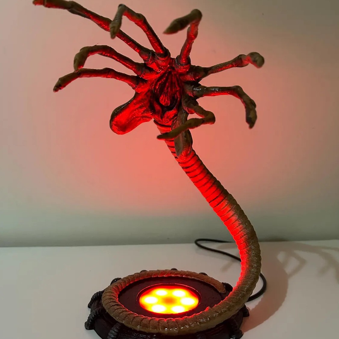 Lampe Alien Facehugger, veille - Lighting Decoration Ideas avis et prix